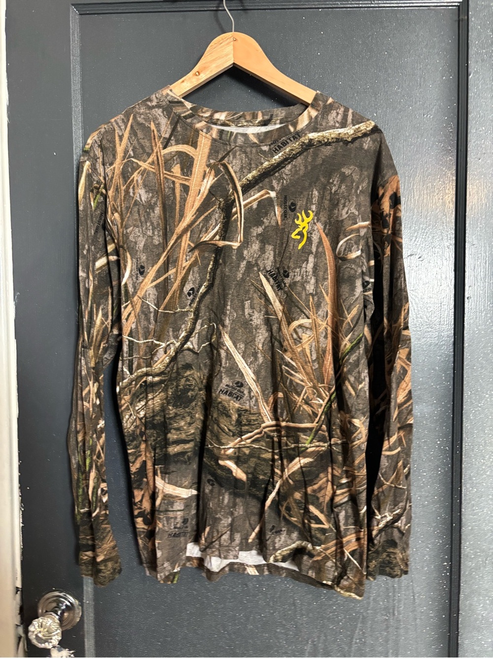 Browning Men’s Long-Sleeve Realtree Camo Shirt with Yellow Logo